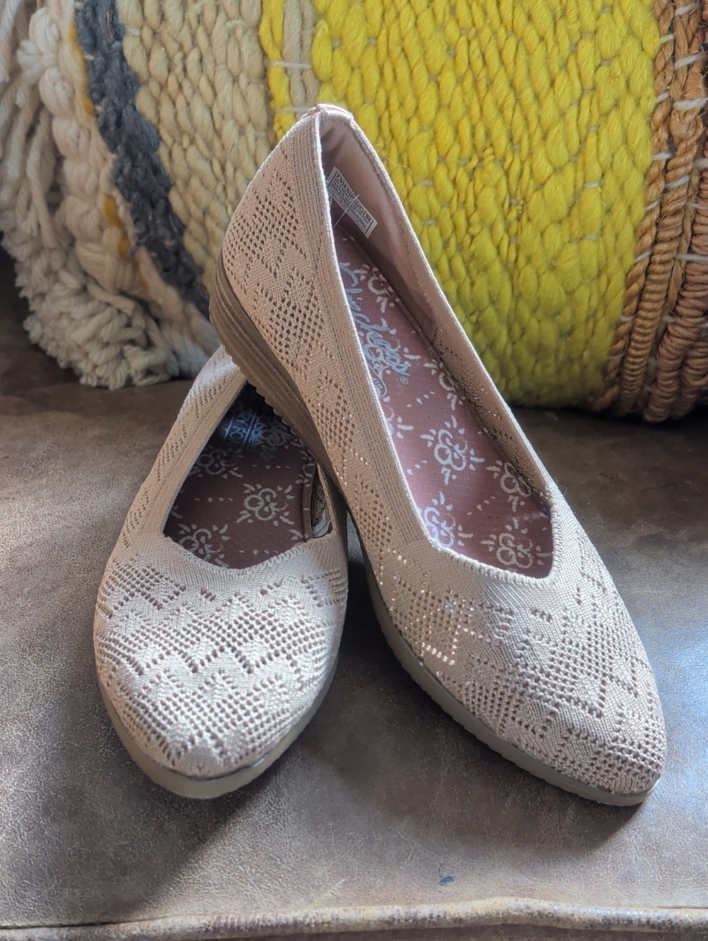 Sketchers Memory Foam Women’s Knit Pointed Toe Mini Wedge- Dusty Pink